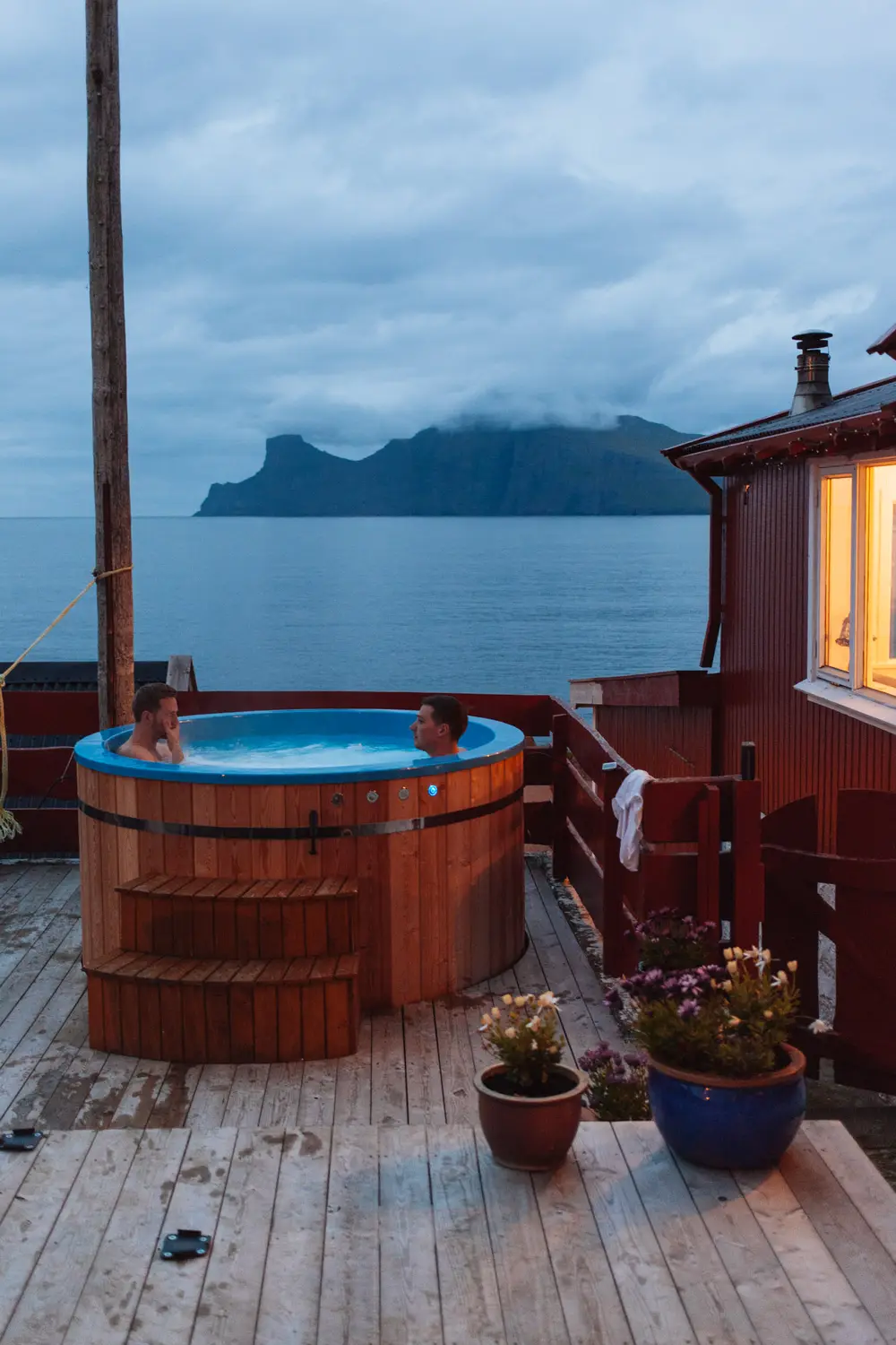 Hot tub evenings back in Elduvík