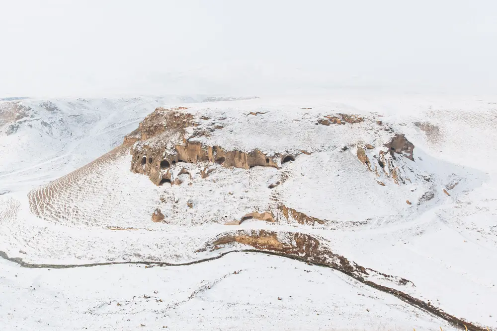 The cliffs and valleys all around the Ani plateau are riddled with hundreds of caves that served as dwellings, animal shelters and churches back in the day.