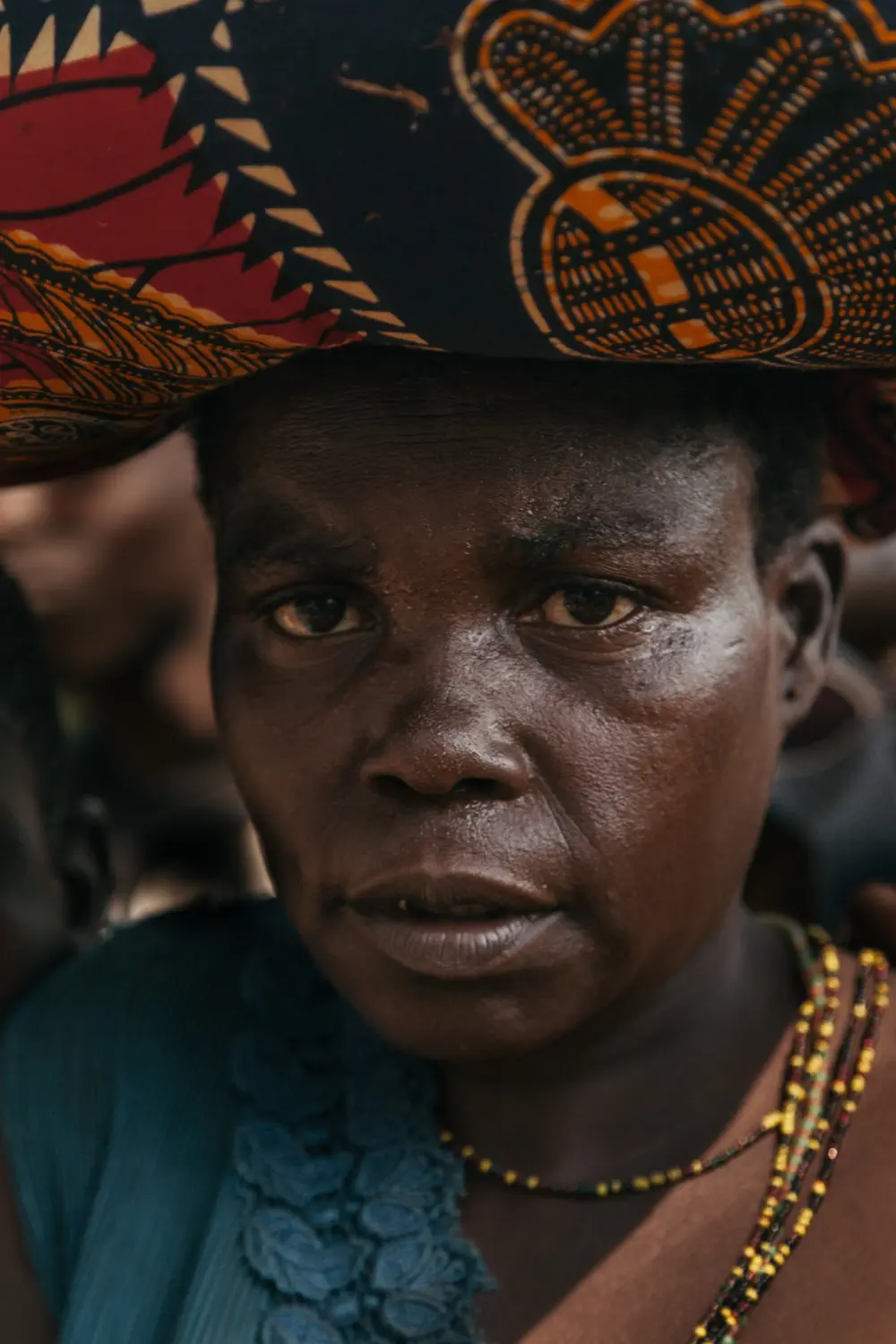 A Congelese woman carries her produce to the market.