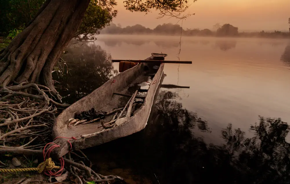Early morning mist as we begin another day on the river.