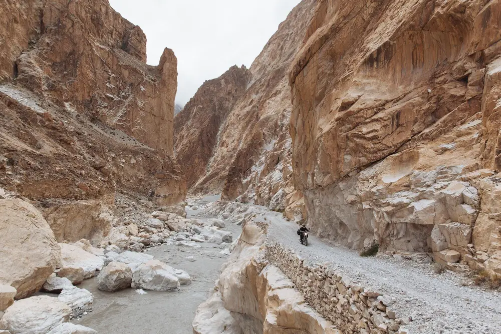 For 60km the road hugs the cliff edge along the narrow valley.