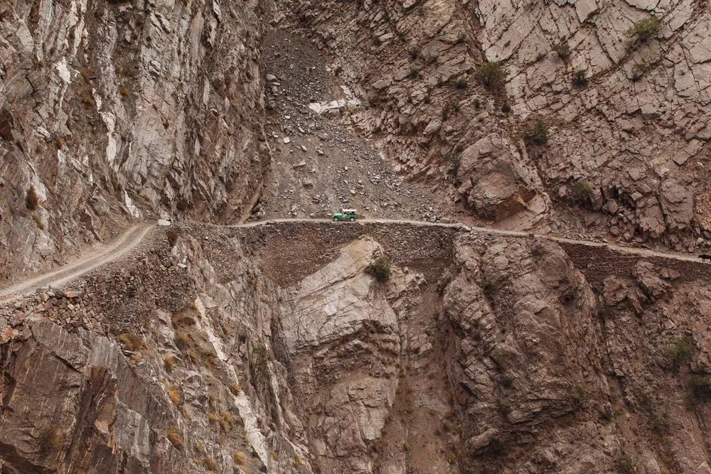 The road is single track with only a few passing places, so meeting a car along the road is interesting. Usually a stand-off occurs, before one of the two drivers gives in and confidently reverses.